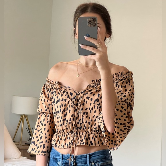 Off shoulder crop top - Picture 2 of 3